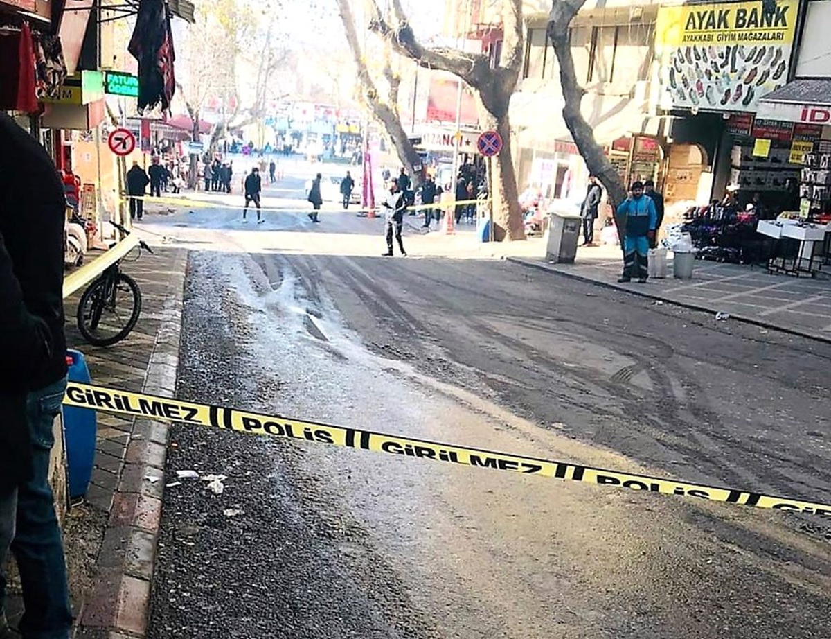 Kahramanmaraş\'ta kezzap bidonu patladı: 2 yaralı