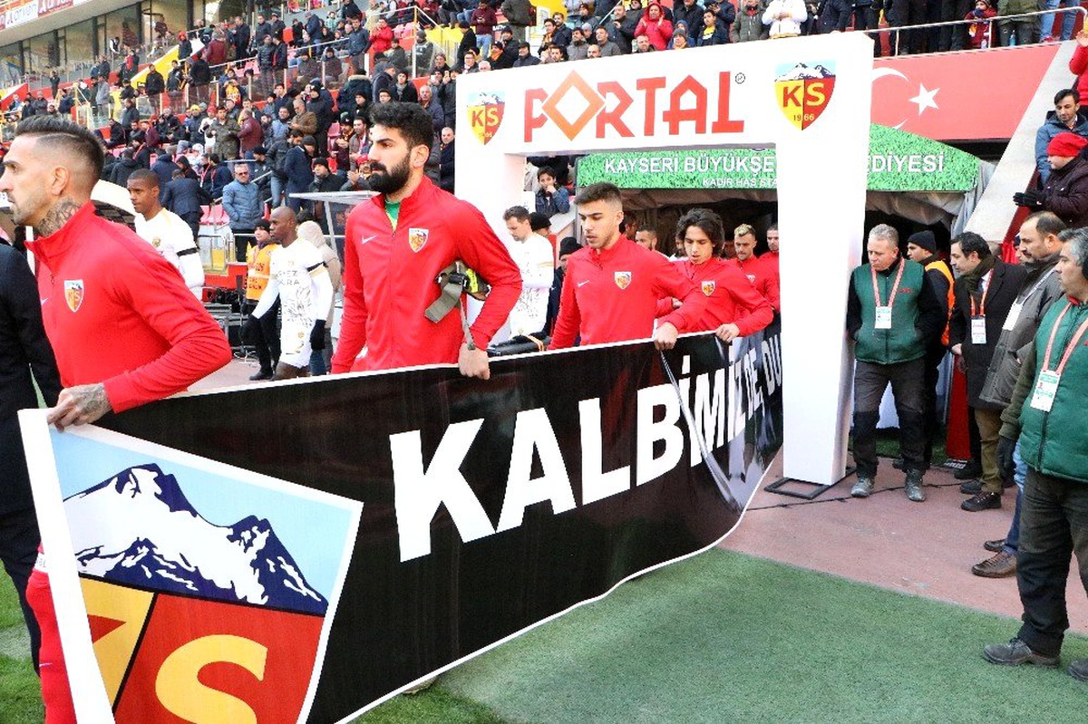 Kayserispor - MKE Ankaragücü maçı öncesi saygı duruşu