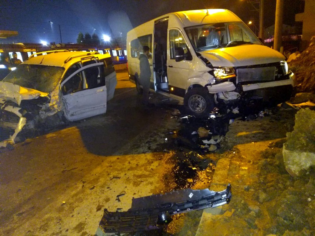 Kocaeli\'de trafik kazası: 2\'si ağır 11 yaralı