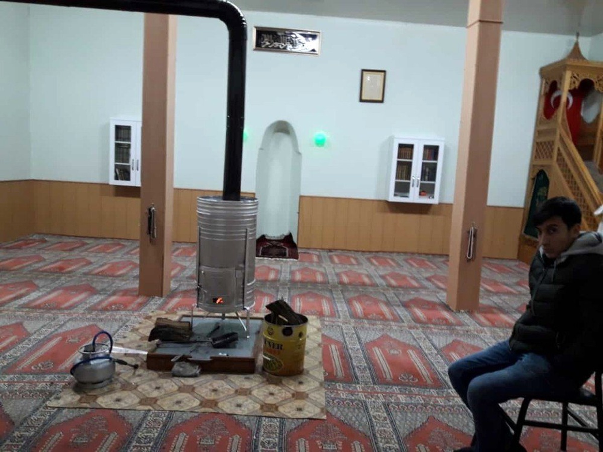 Malatya\'da vatandaşlar deprem sonrası camilere sığındı