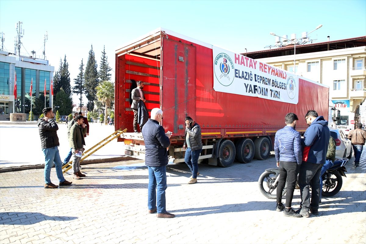 Mersin, Adana ve Hatay\'dan deprem bölgesine ekip ve yardım malzemesi desteği