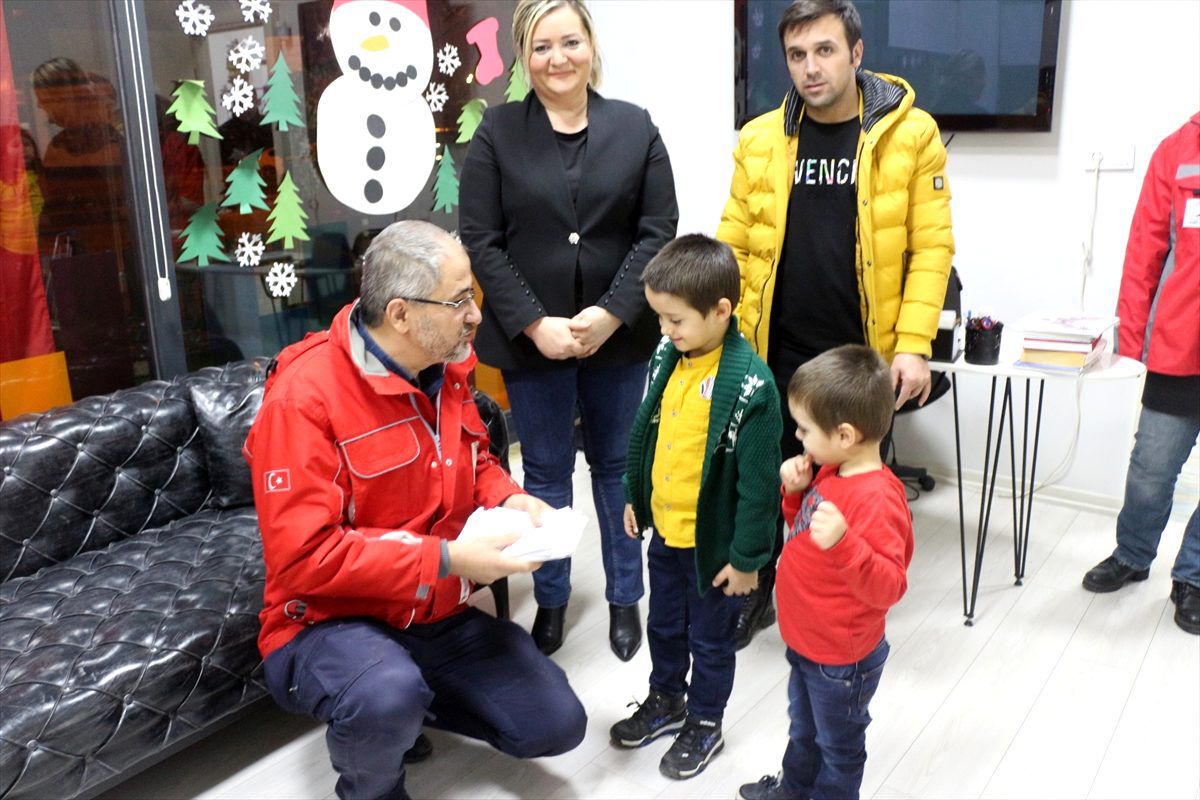 Miniklerin yardım eli Elazığ ve Malatya\'daki depremzedelere uzandı