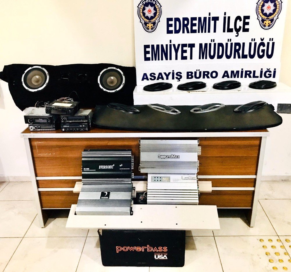 Otomobillerden hırsızlık yapan 3 kişi tutuklandı