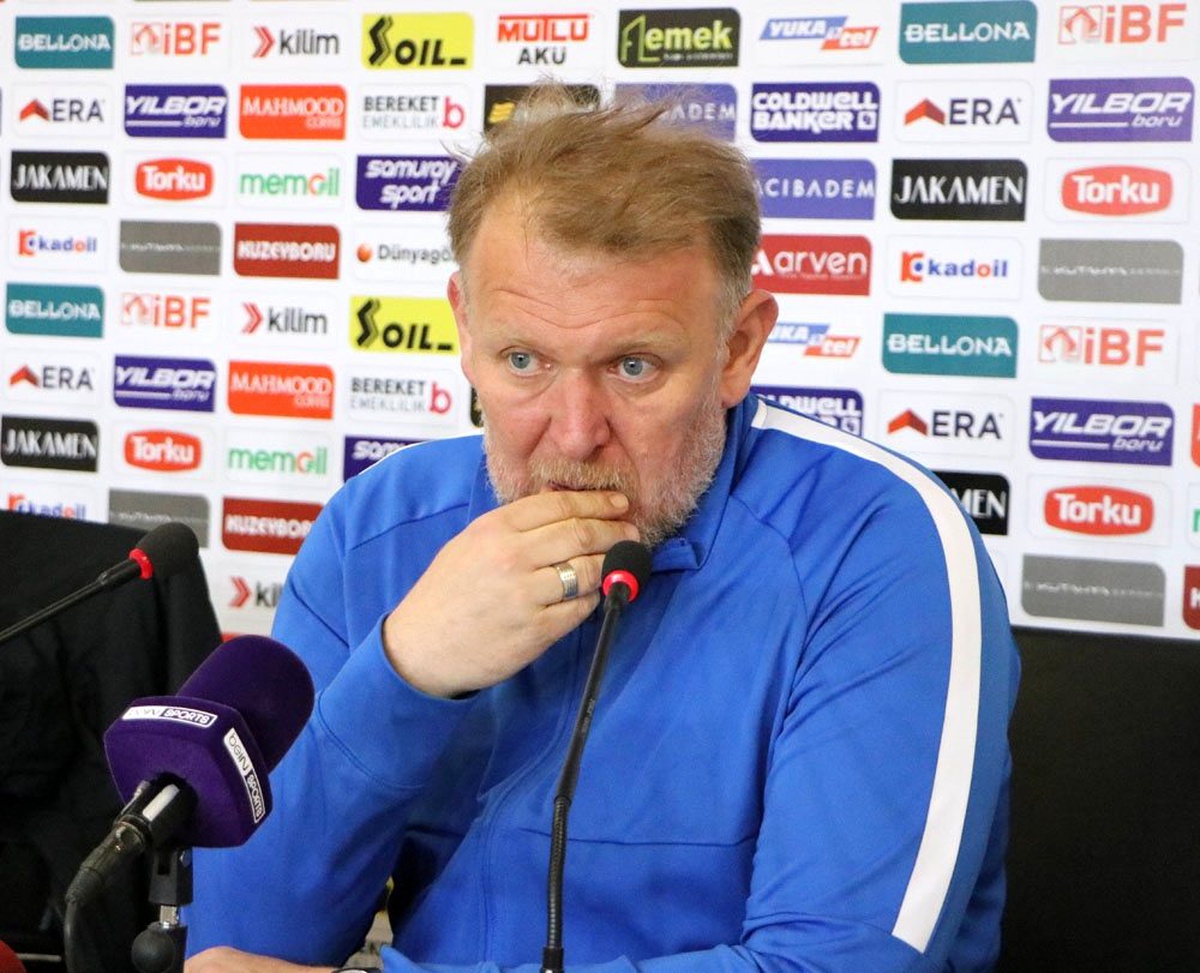 Prosinecki: "Biz havlu atmıyoruz, buradayız"