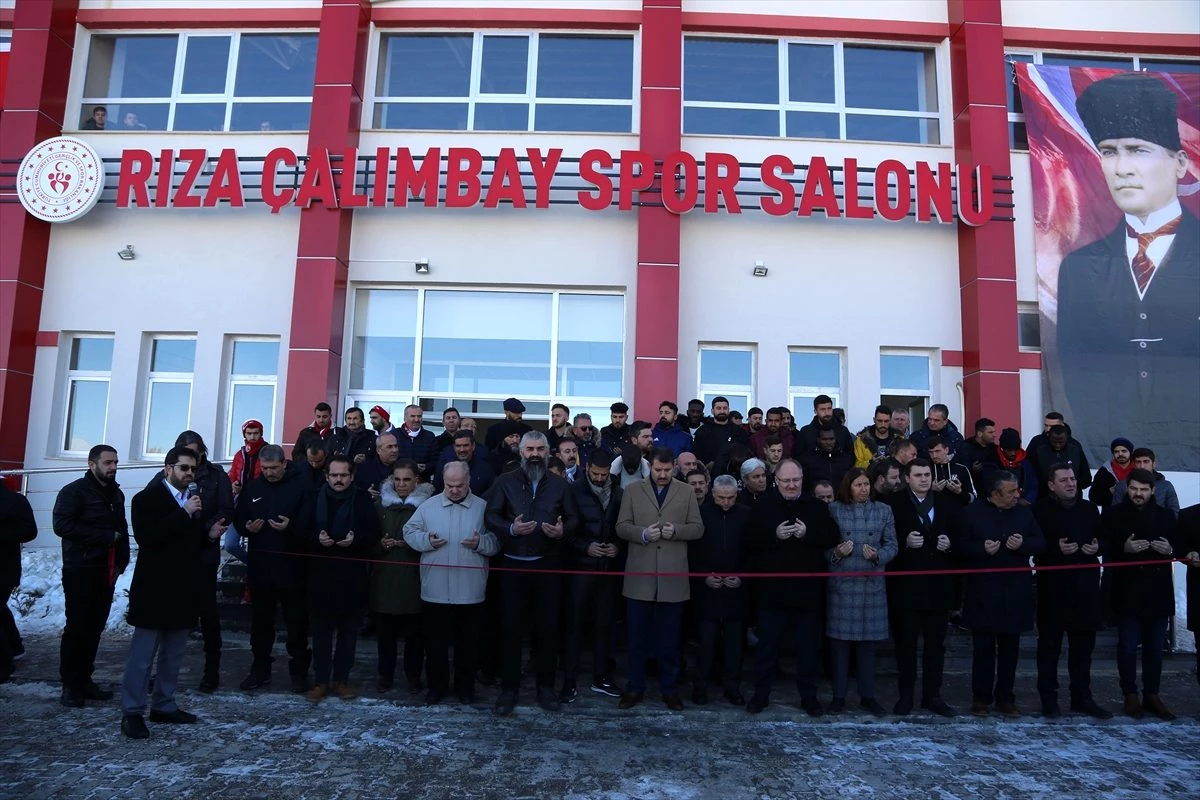 Rıza Çalımbay Spor Salonu, Sivas\'ta açıldı