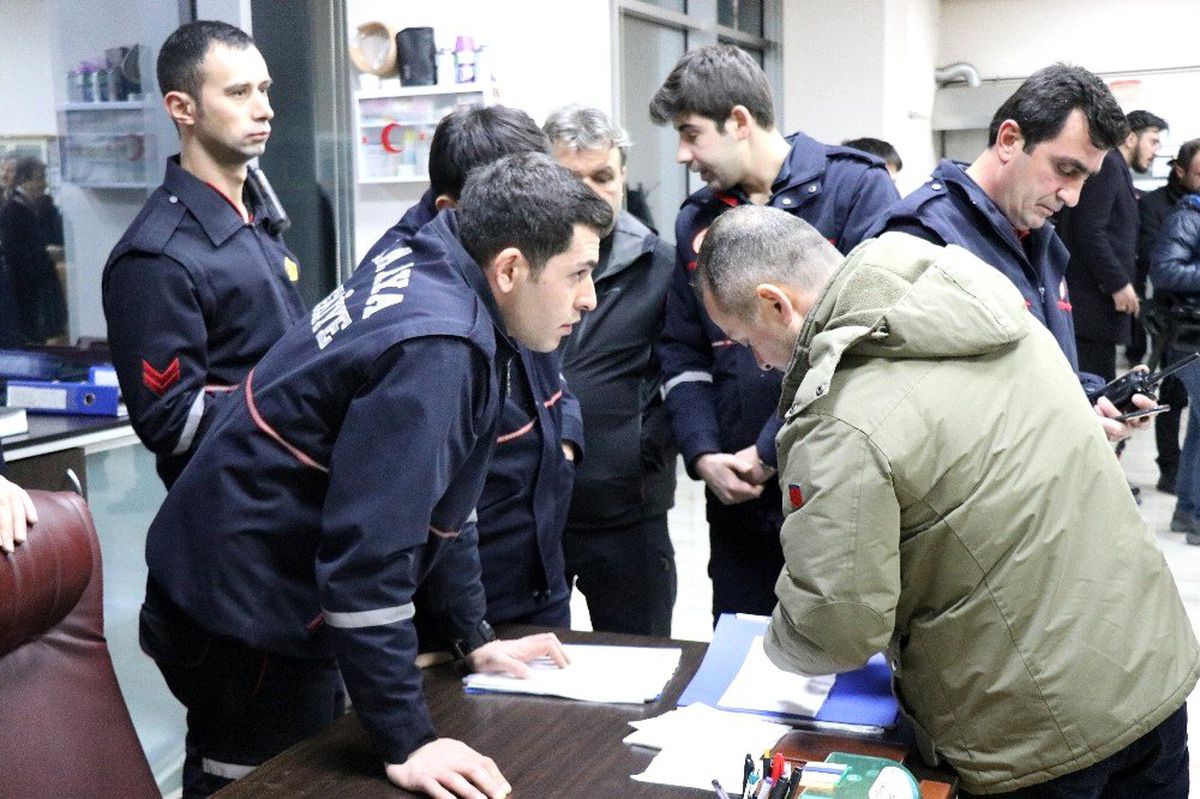 Sakarya Büyükşehir Belediyesi Elazığ\'a seyyar AKOM tırını gönderdi