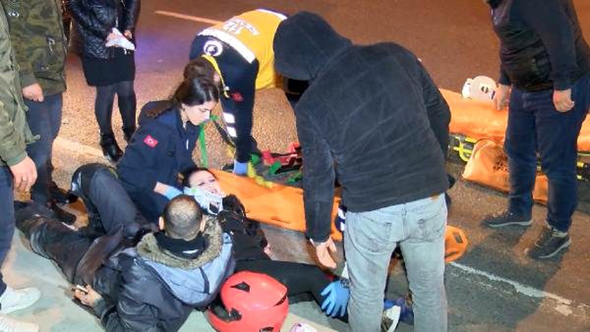 Şişli\'de otomobil motosiklete çarptı: 1\'i kadın, 2 yaralı