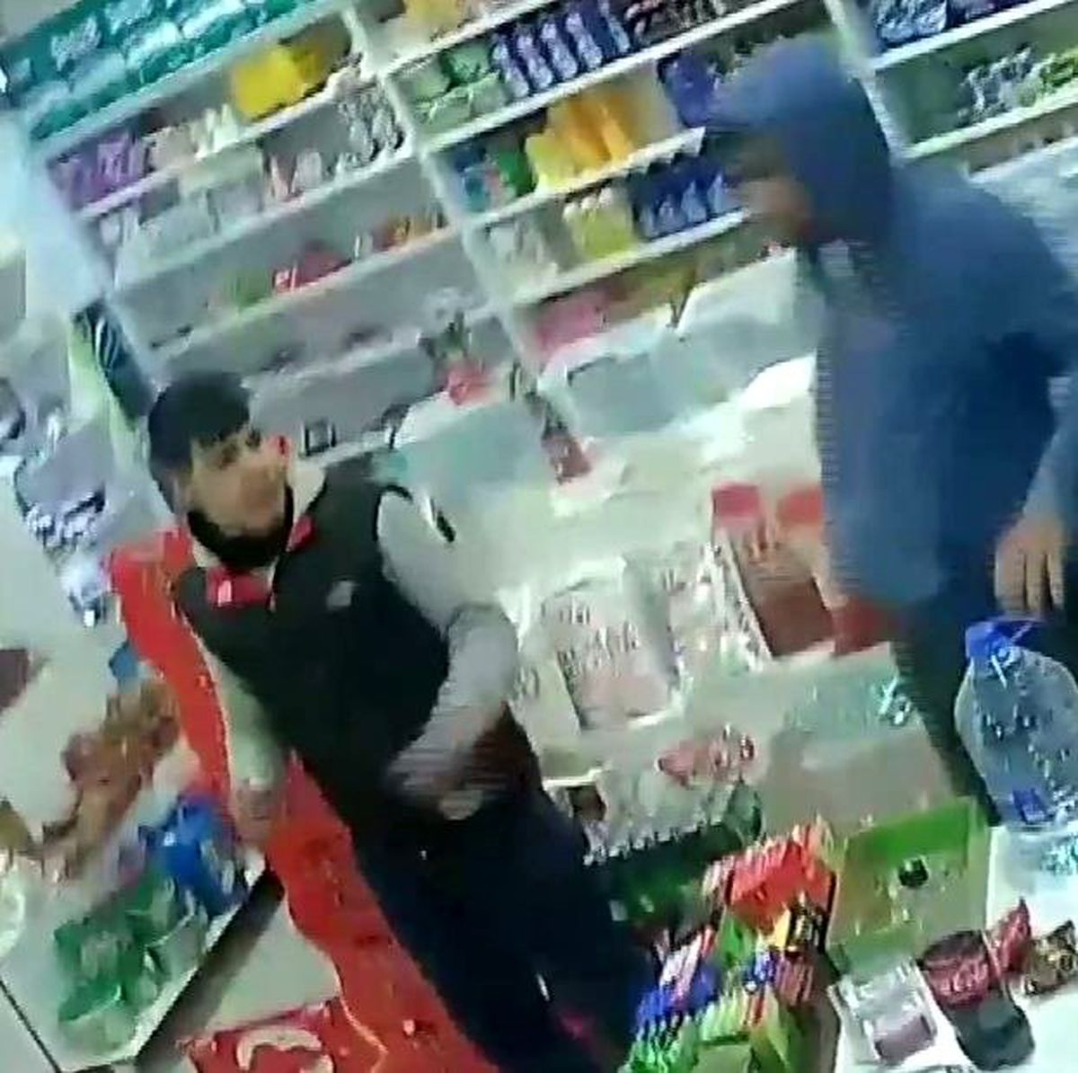 Siverek\'te deprem anı güvenlik kamerasında