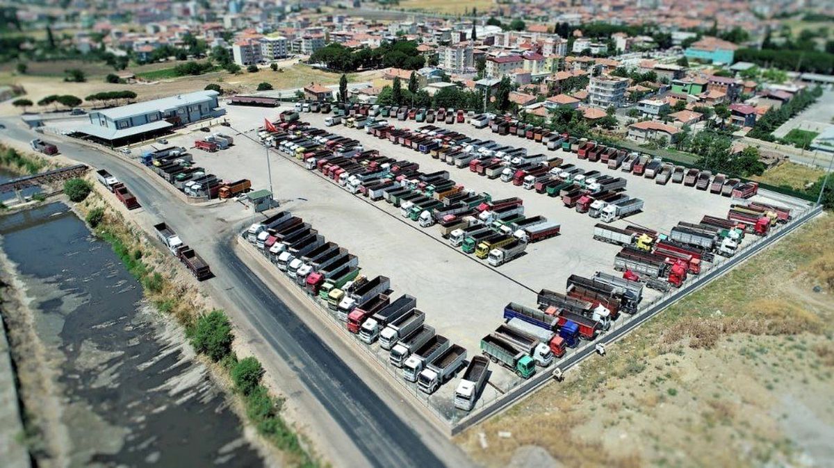Somalı nakliyeciler Elazığ\'a ücretsiz yardım malzemesi taşıyacak