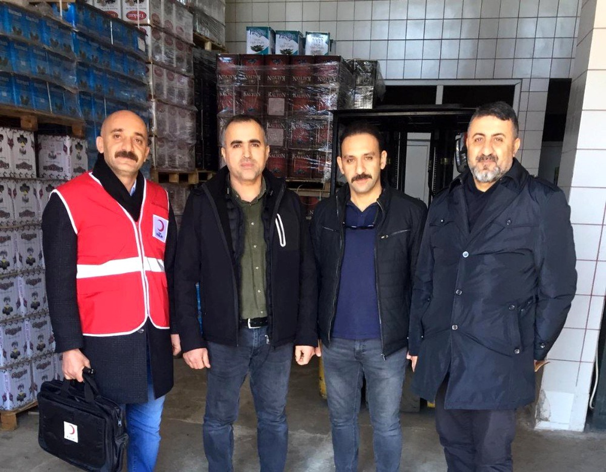 Zeytin esnafı Elazığ depremi için çalışıyor