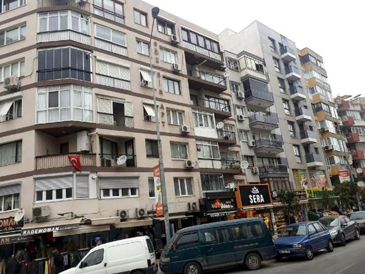 4\'üncü katın balkonundan düştü, hastanede öldü
