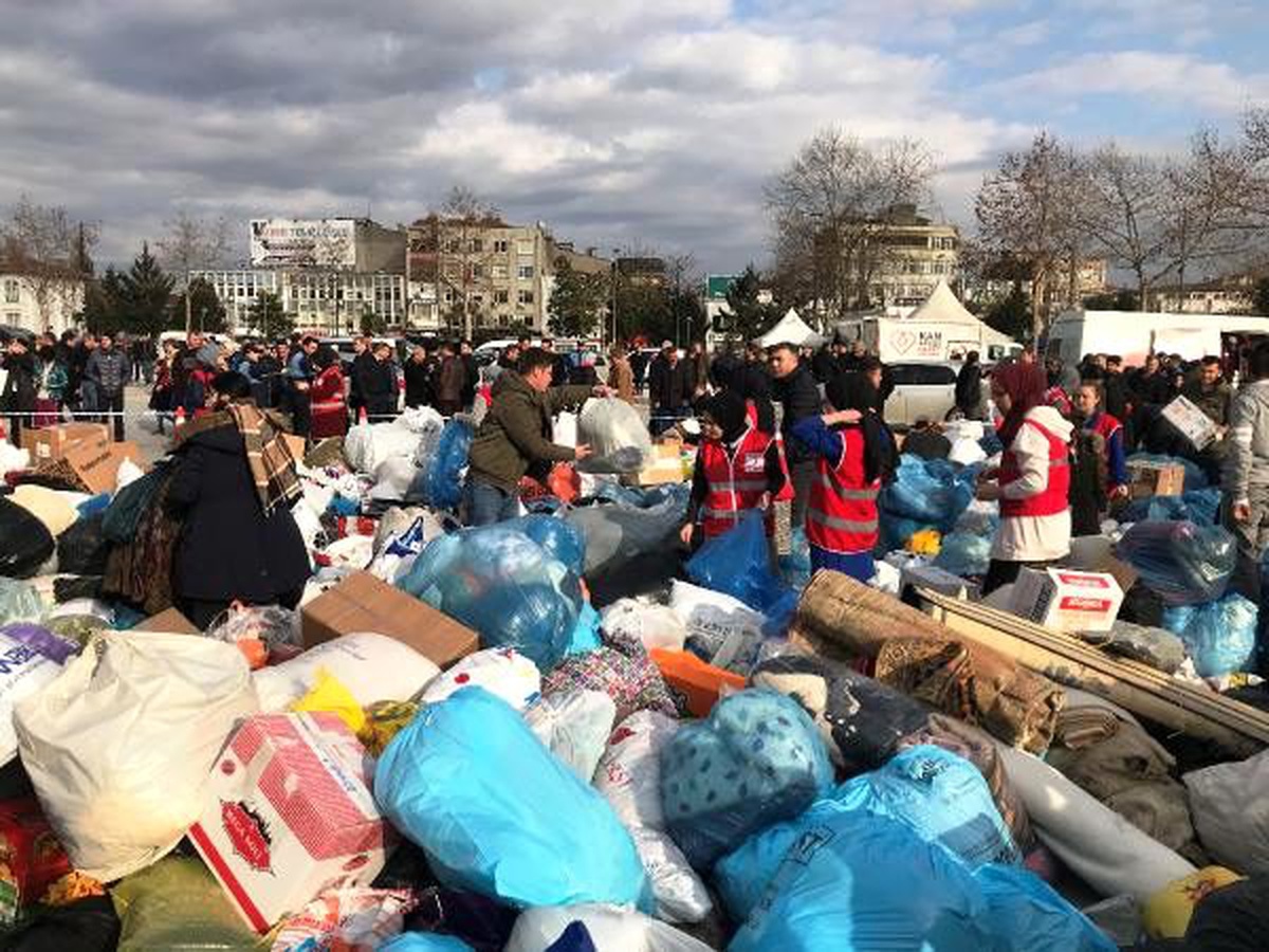 Adapazarı\'nda depremzedeler için yardım kampanyası