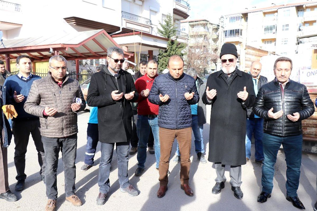 Aksaray\'dan Elazığ\'a bir tır gıda yardımı