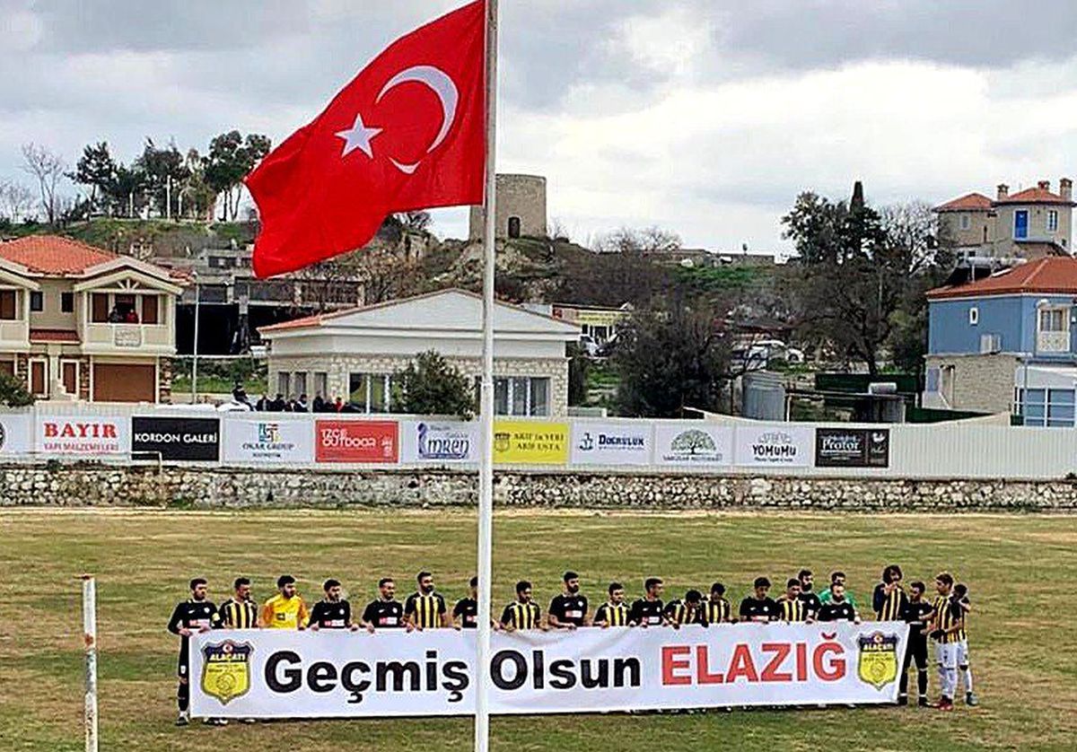 Alaçatıspor\'dan maç öncesi anlamlı pankart