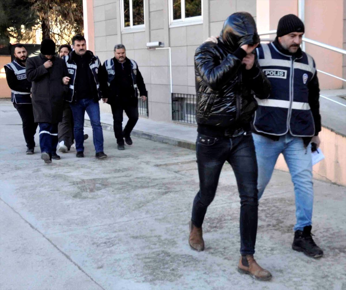 Amasya\'daki fuhuş operasyonunda yakalanan 5 şüpheliden 3\'ü tutuklandı