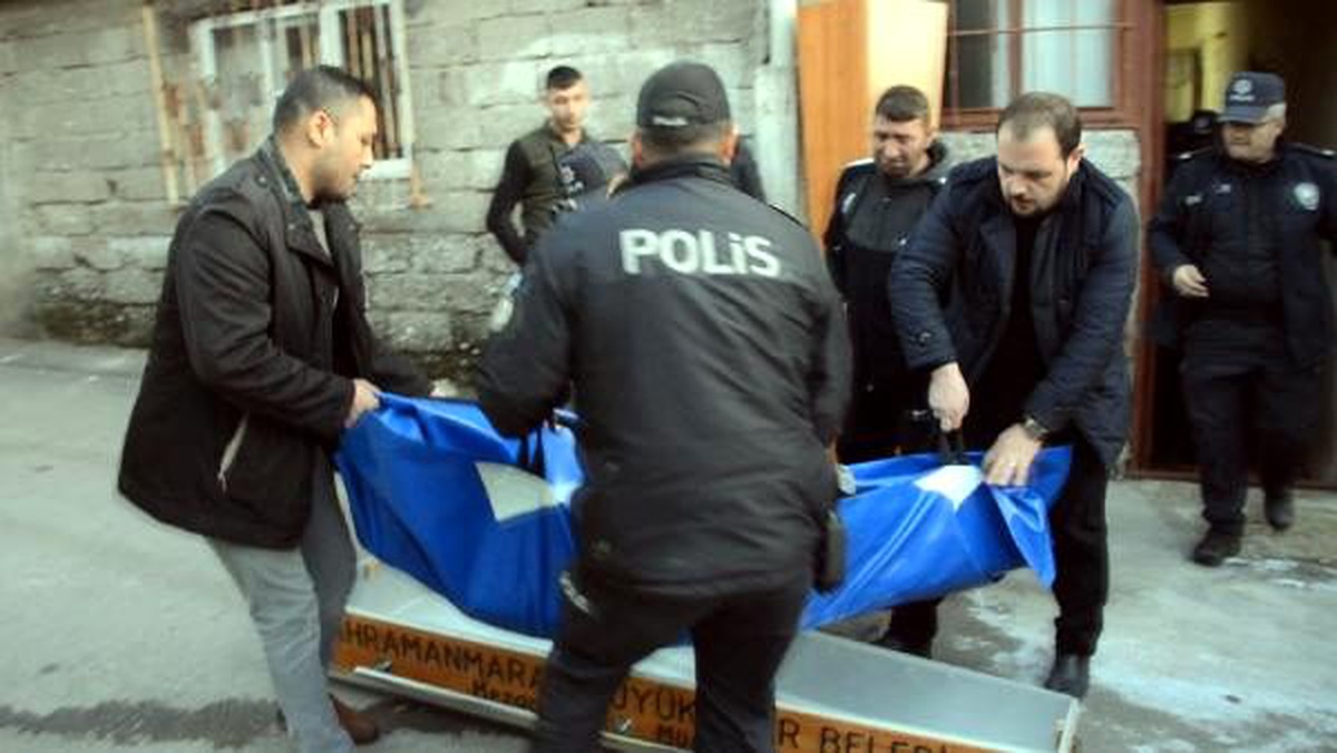 Annesi namaz kılarken kendisini tavana iple astı