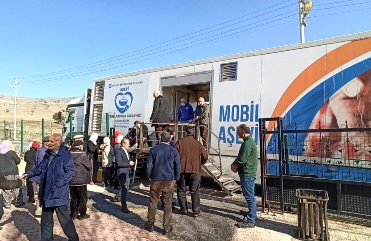 Antalya Büyükşehir ekipleri deprem bölgesinde