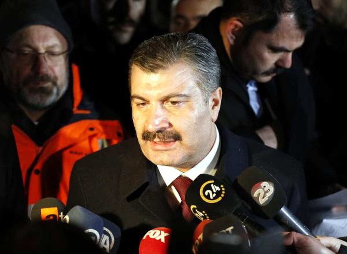Bakanlar Soylu, Koca ve Kurum, deprem bölgesinde açıklamada bulundu (2)