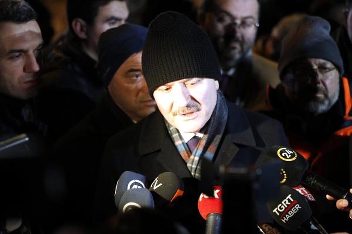 Bakanlar Soylu, Koca ve Kurum, deprem bölgesinde açıklamada bulundu (3)