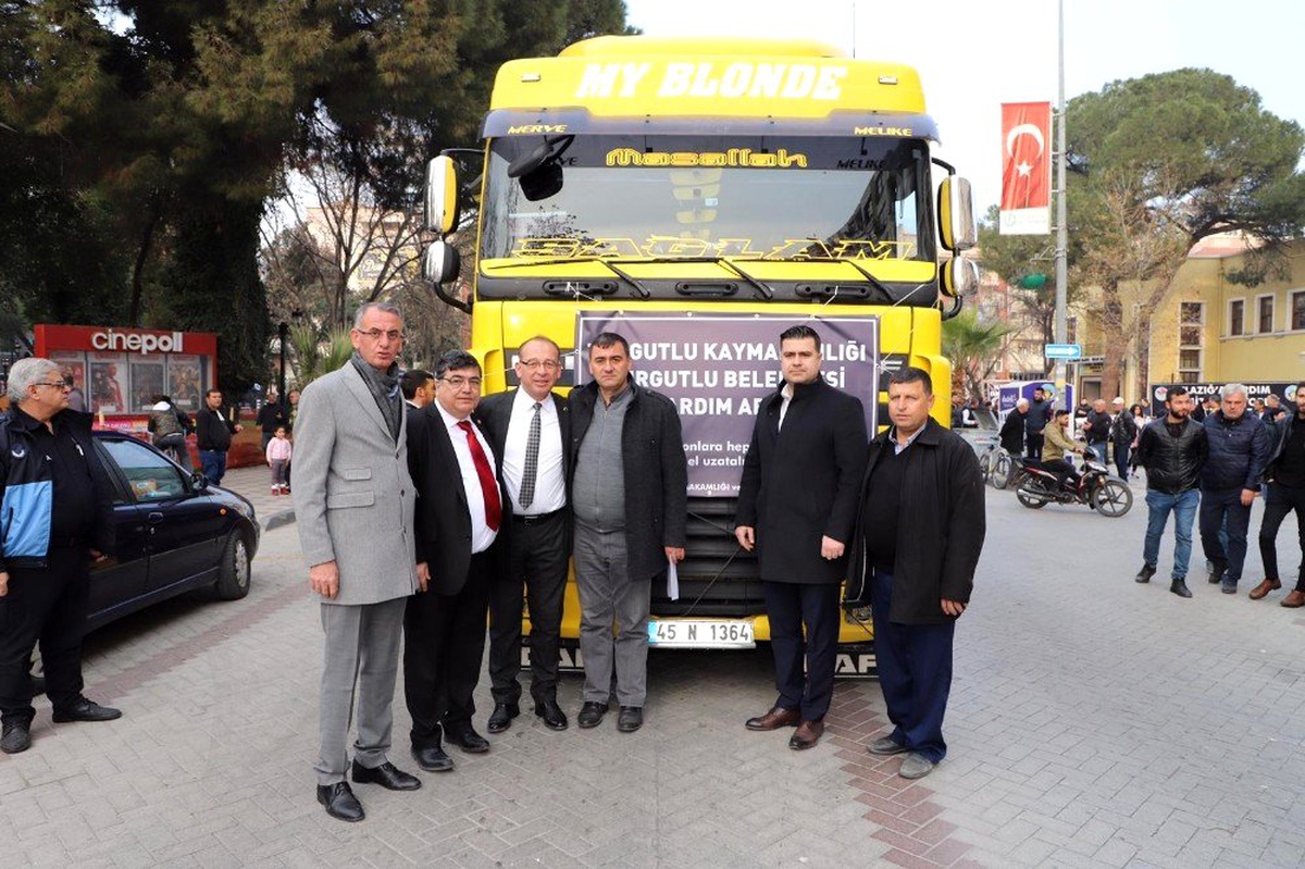 Başkan Akın yardım tırlarıyla birlikte Elazığ\'a gitti