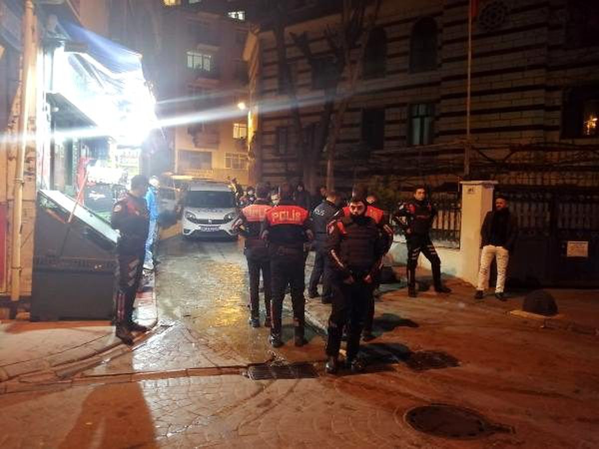 Beyoğlu\'nda 1 kişi silahlı saldırıda yaralandı