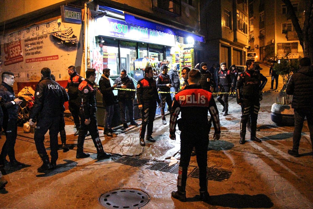 Beyoğlu\'nda ayağından silahla vurulan kişi hastaneye kaldırıldı