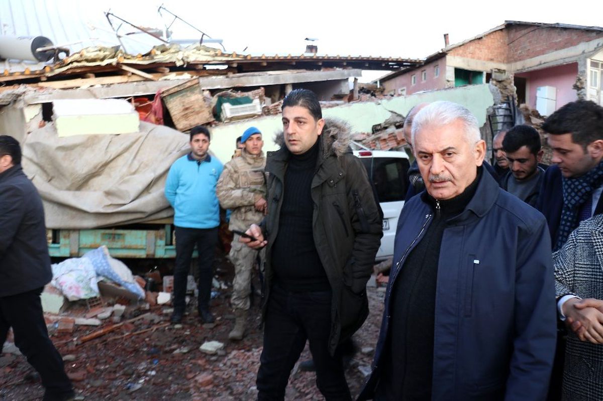 Binali Yıldırım deprem bölgesinde