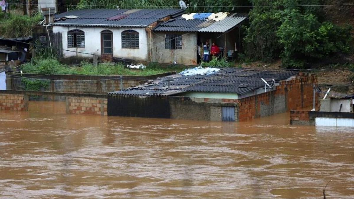 Brezilya\'da aşırı yağış sonrası meydana gelen sel ve toprak kayması 30 can aldı
