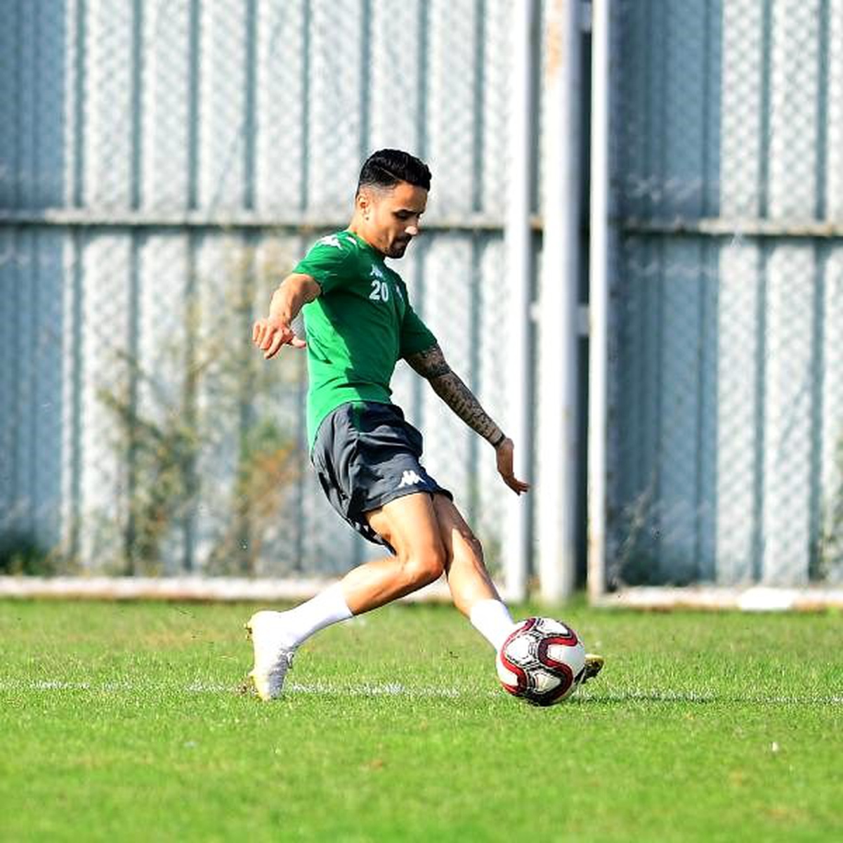 Bursaspor, Musa Araz ile yollarını ayırdı
