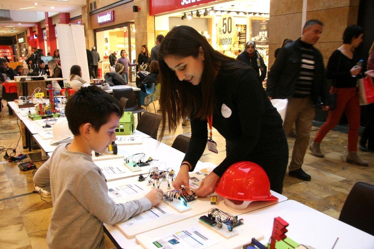 Çocuklar sömestir tatilinde Robotik Kodlama Festivali\'nde buluşuyor