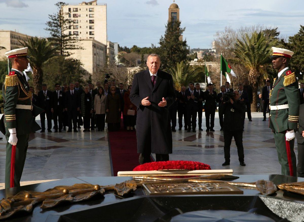 Cumhurbaşkanı Erdoğan Cezayir\'de Şehitler Abidesi\'ni ziyaret etti