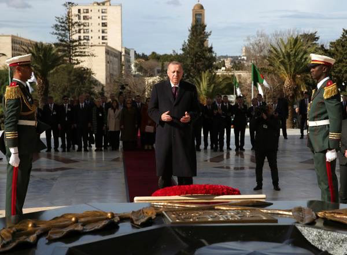 Cumhurbaşkanı Erdoğan, Şehitler Abidesi\'ne çelenk bıraktı