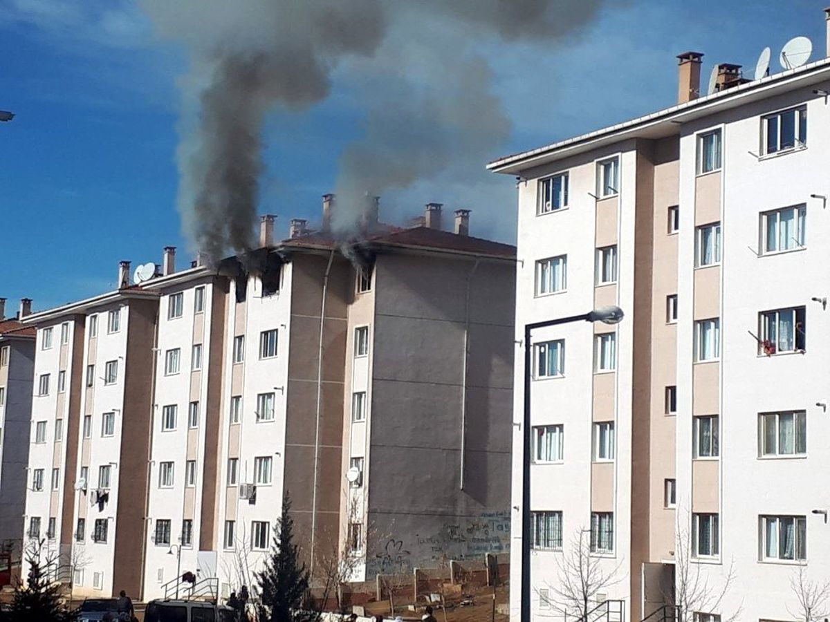 Depremin vurduğu Elazığ\'da yangın