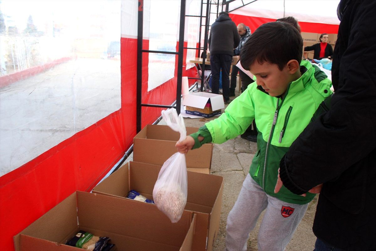 Edirne\'de depremzedeler için yardım kampanyası devam ediyor