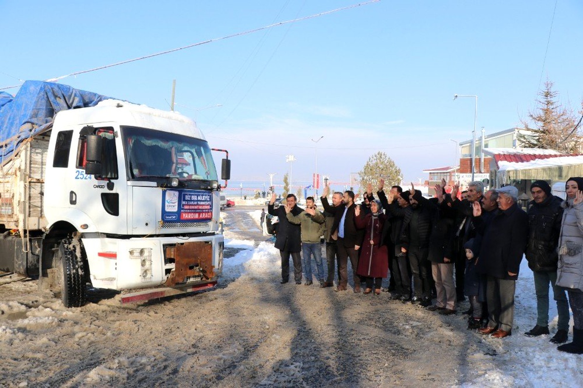 Edremit Belediyesinin ikinci yardım tırı yola çıktı