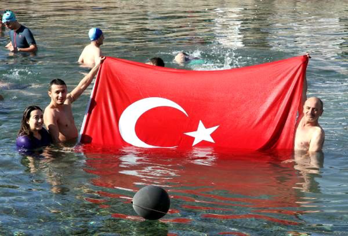 Eksi 2 derecede, yüzme şenliği