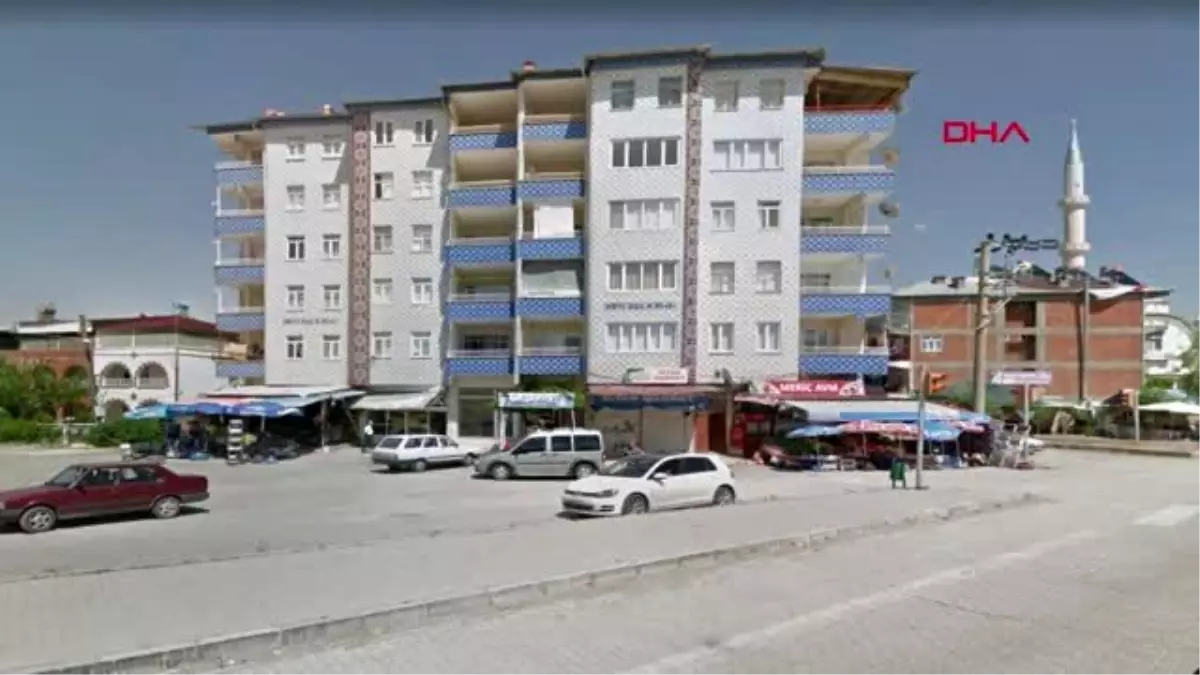 Elazığ\'da 6 katlı 2 bloklu binanın çökmeden önceki fotoğrafları