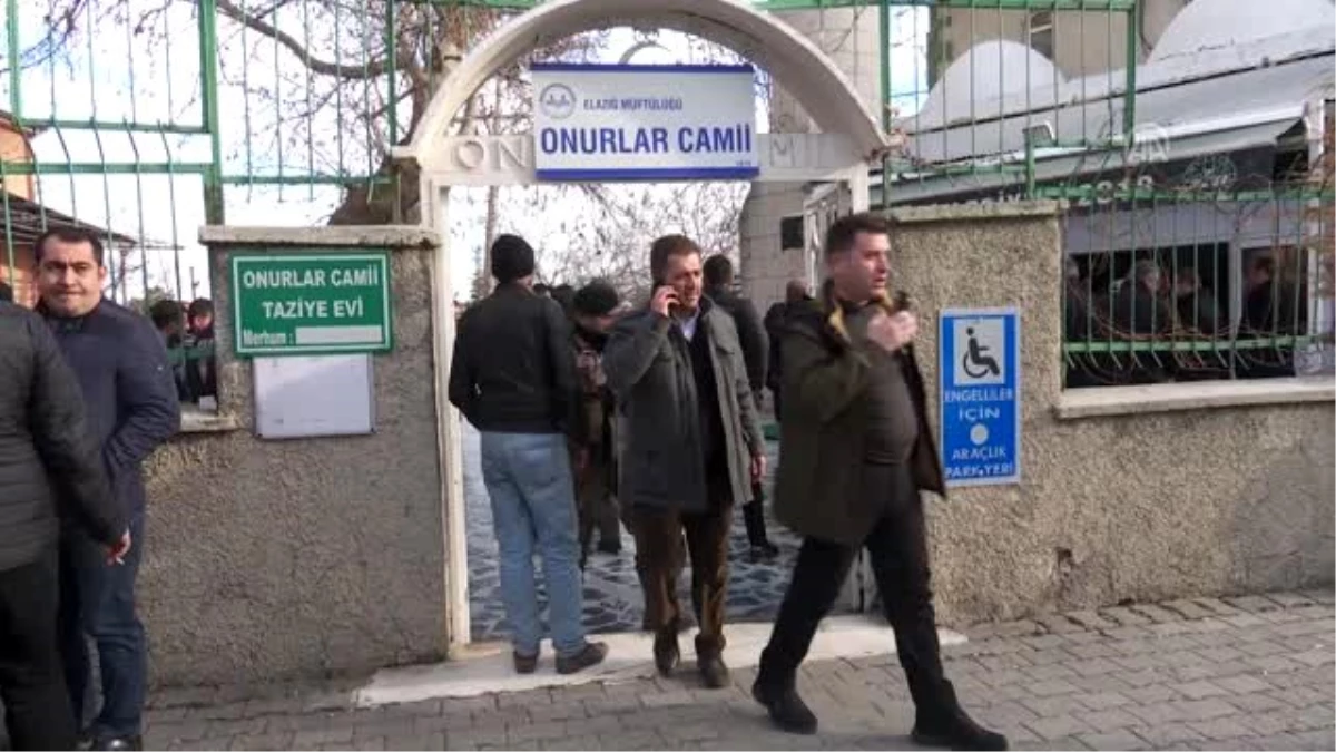 Elazığ\'daki deprem - Bakan Kurum, Sakine Düşmez\'in cenaze törenine katıldı