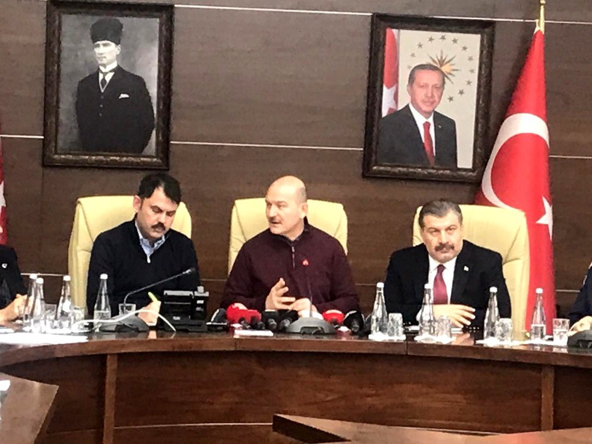 Elazığ\'daki depremden etkilenen Diyarbakır\'da 3 bina yıkıldı