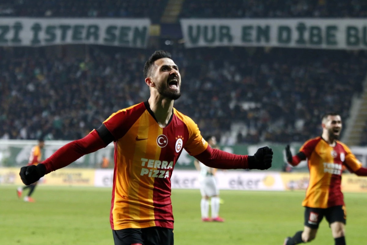 Emre Akbaba\'nın Konyaspor maçındaki performansı, sosyal medyaya damga vurdu