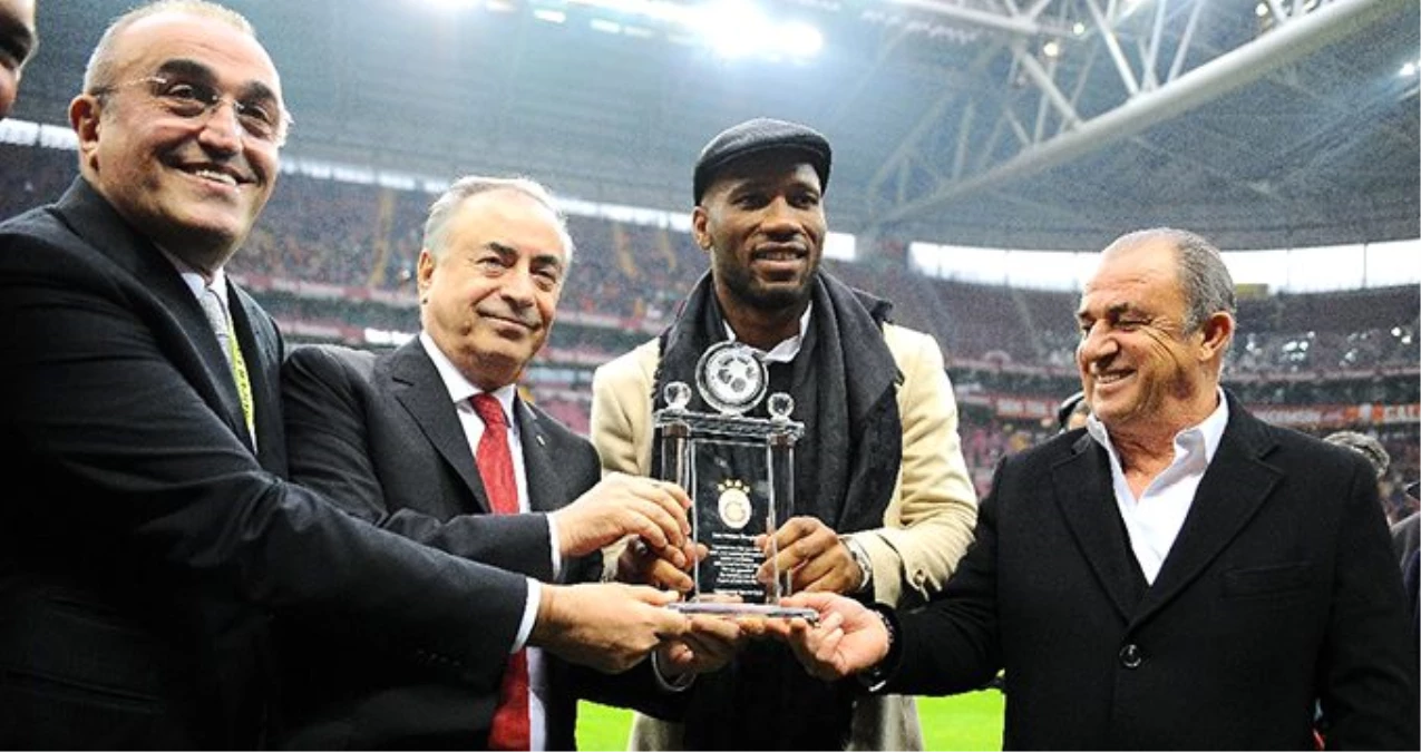 Galatasaray, Drogba\'nın takımın başına geçeceği iddialarını yalanladı