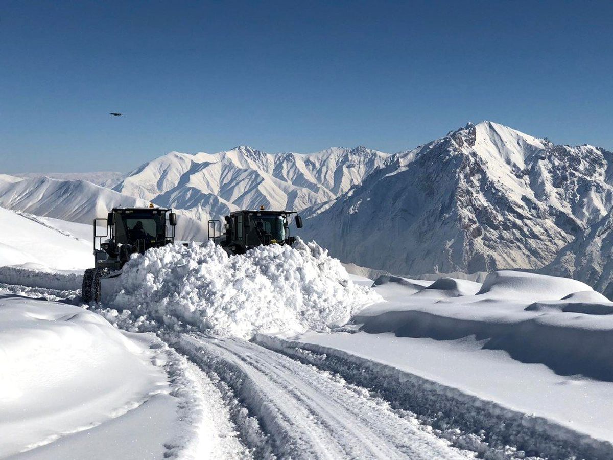 Hakkari\'de 53 yerleşim yerinin yolu ulaşıma kapandı