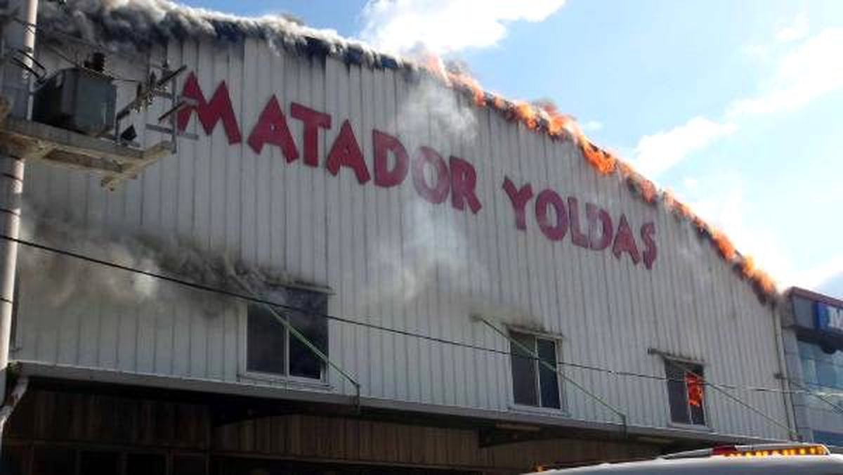 Hatay\'da gıda dağıtım firmasında yangın (2)