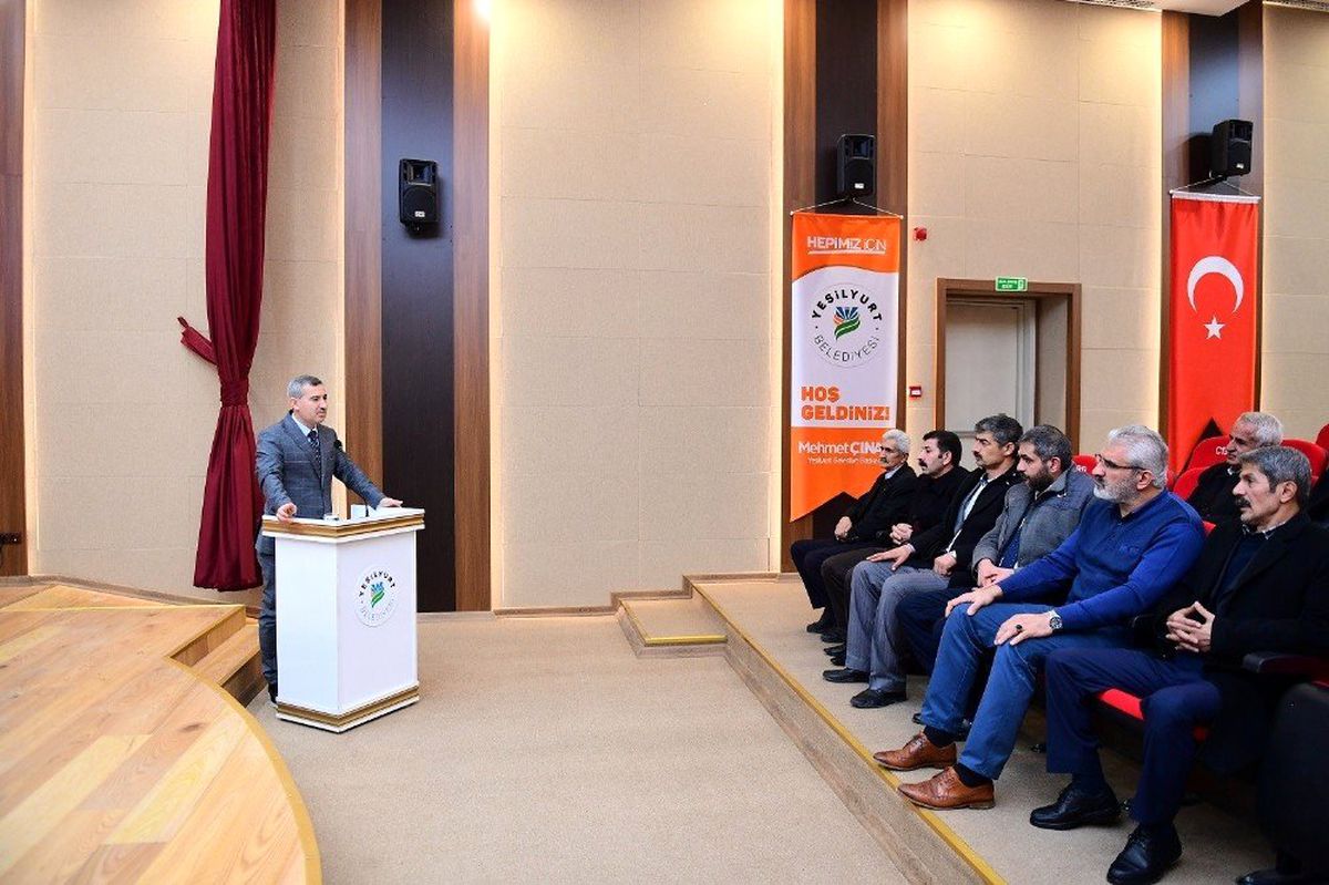 İlk yardım eğitimine katılan mahalle muhtarlarına sertifikaları verildi