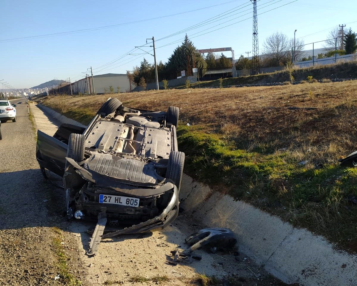 Kahramanmaraş\'ta takla atan otomobildeki 6 kişi yaralandı