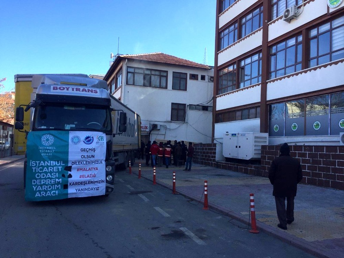Kayseri\'deki Odaların Yardım Tırları Deprem Bölgesine Ulaştı