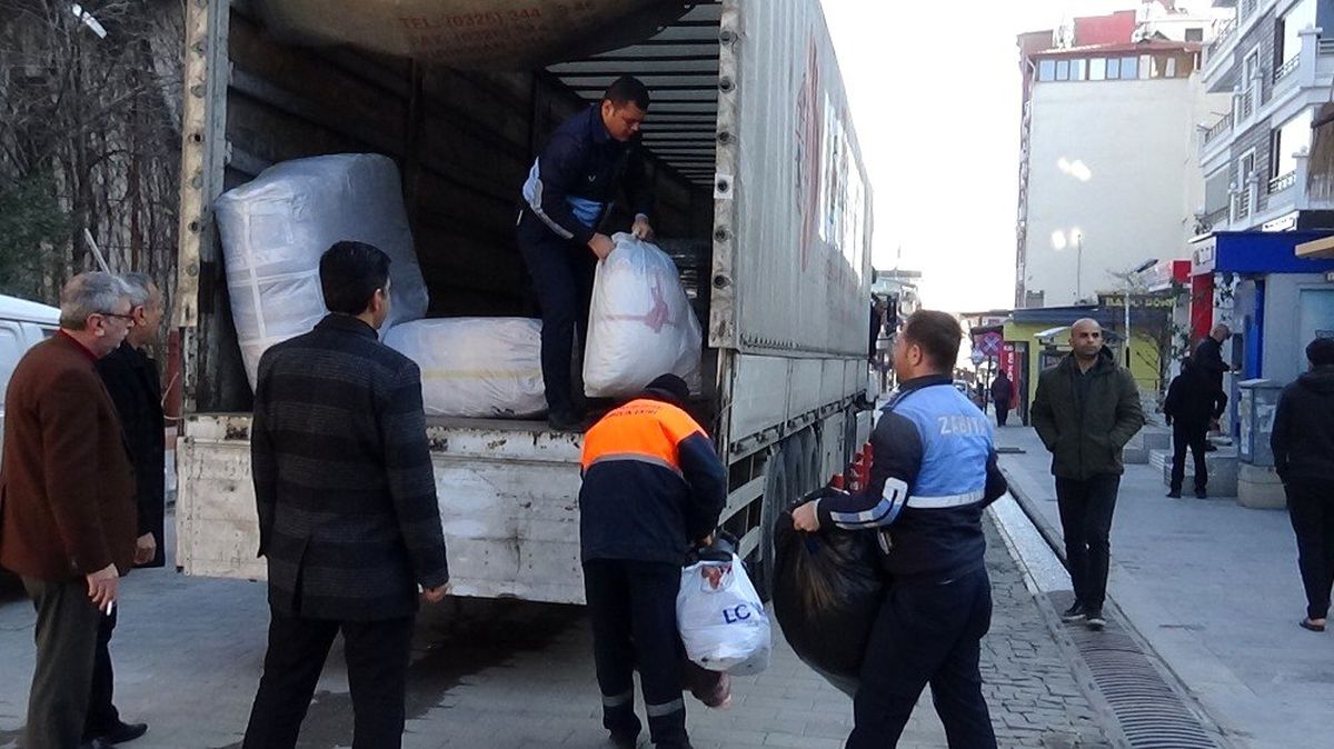 Kırıkhan\'dan depremzedelere yardım