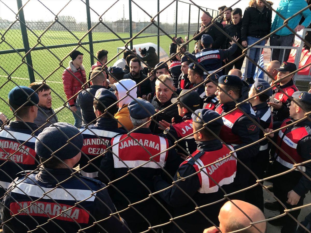 Kırklareli\'de amatör maç sonrası taraftarlar arasında gerginlik yaşandı