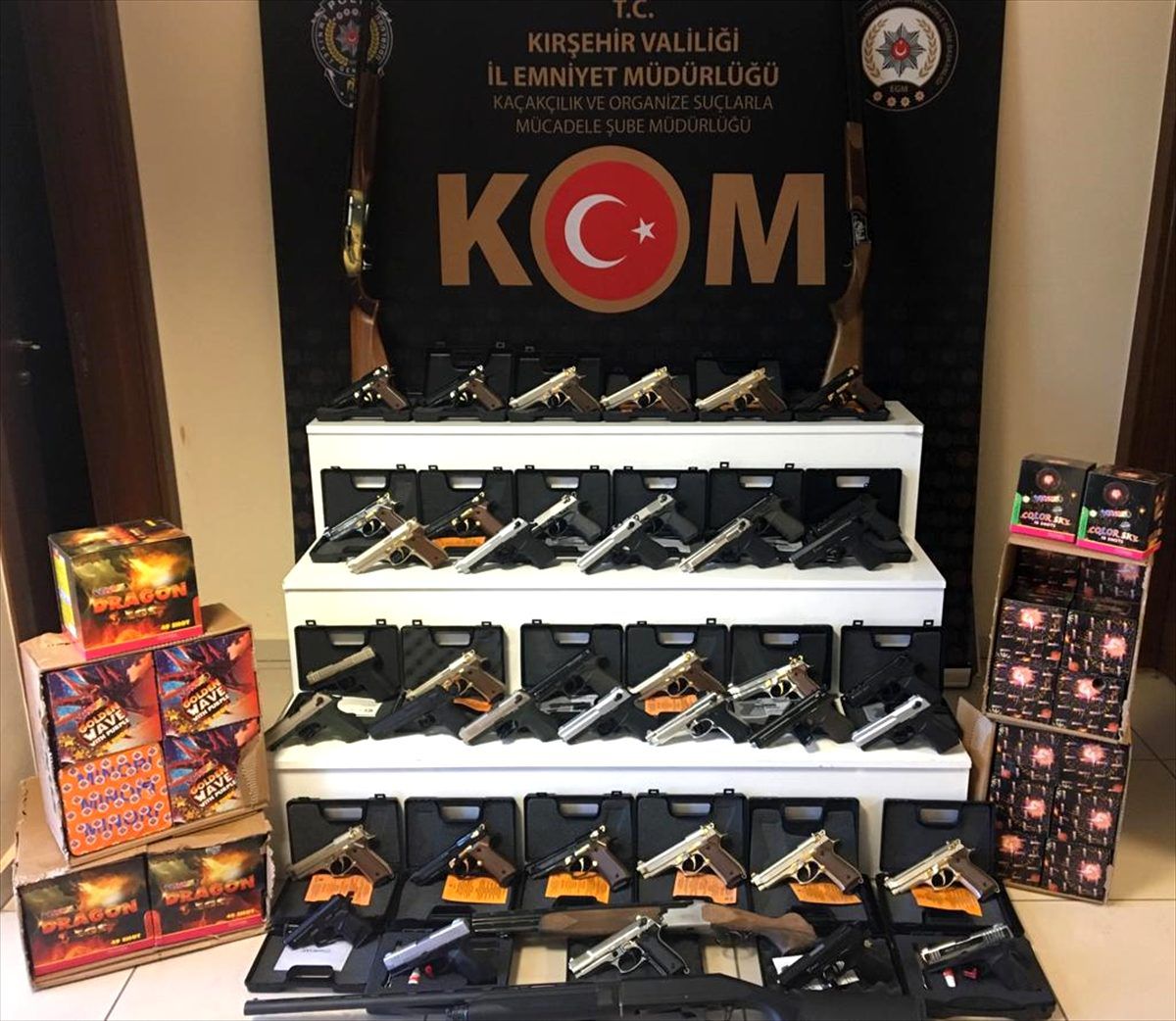 Kırşehir\'de ruhsatsız 44 tabanca ve 6 av tüfeği ele geçirildi