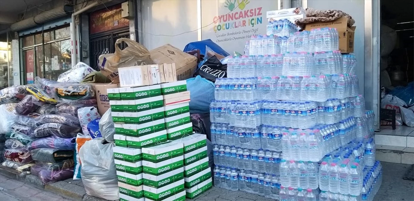 Konya\'dan depremzedeler için toplanan yardım malzemeleri gönderildi
